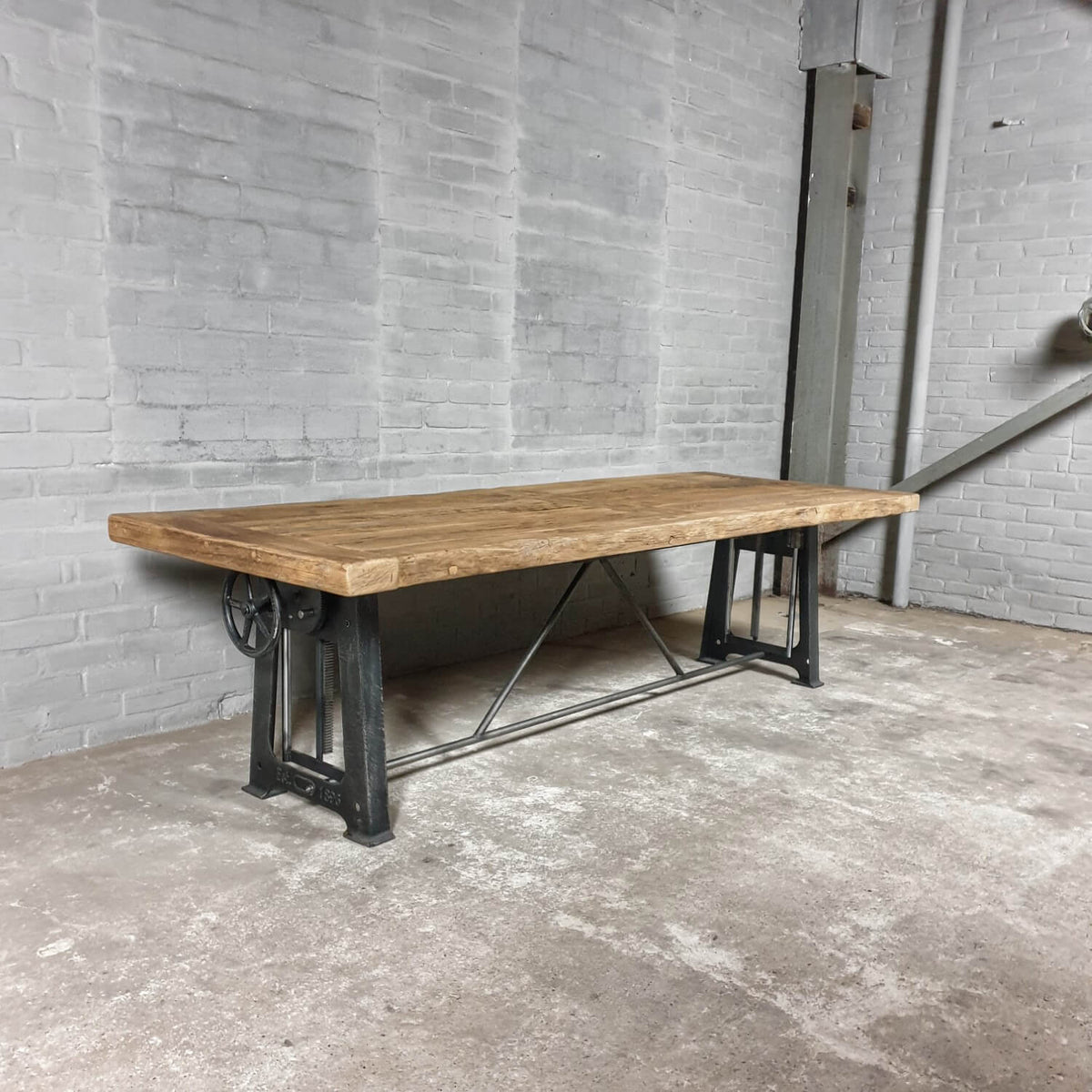 Esstisch Industrial style Eiche – höhenverstellbare Tischbeine – DT21