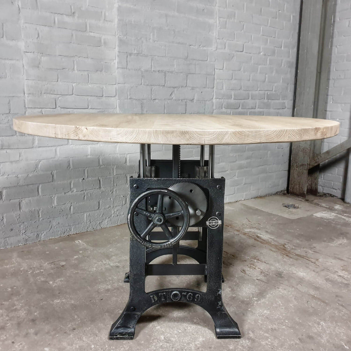 Runder Industriedesign Esstisch – Höhenverstellbar – DT34