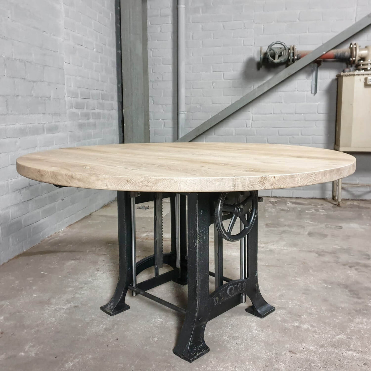 Runder Industriedesign Esstisch – Höhenverstellbar – DT34