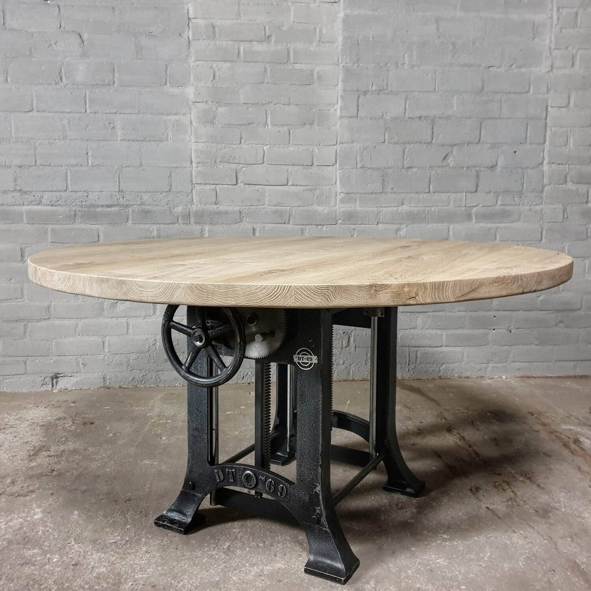 Runder Industriedesign Esstisch – Höhenverstellbar – DT34