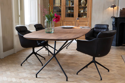 Scandinavische ovale eettafel van notenhout