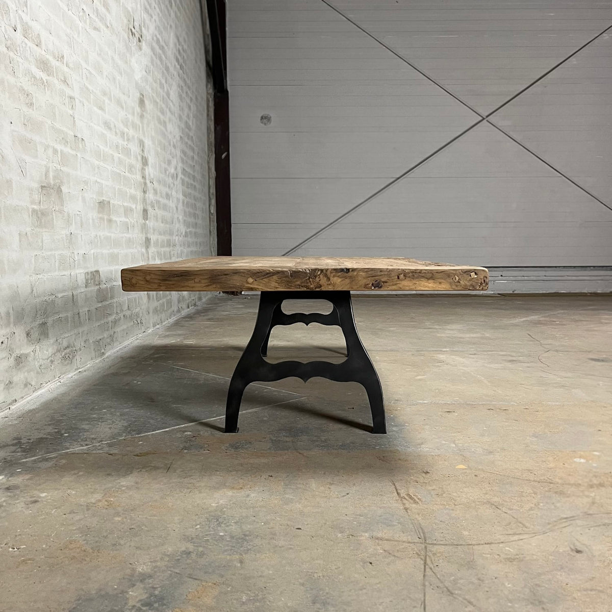 Industriedesign Eiche Couchtisch mit Stahltischbeine – DT38