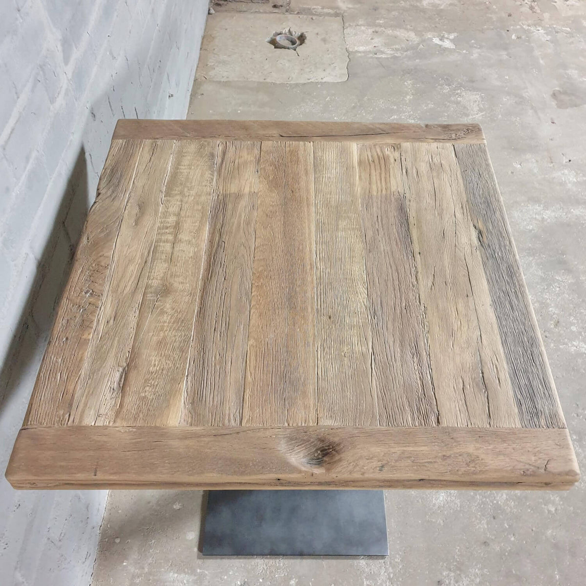 Industrie Design Bistrotisch mit Altholz Eiche Tischplatte – DT41