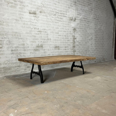 Industriële oud eiken salontafel met stalen tafelpoten