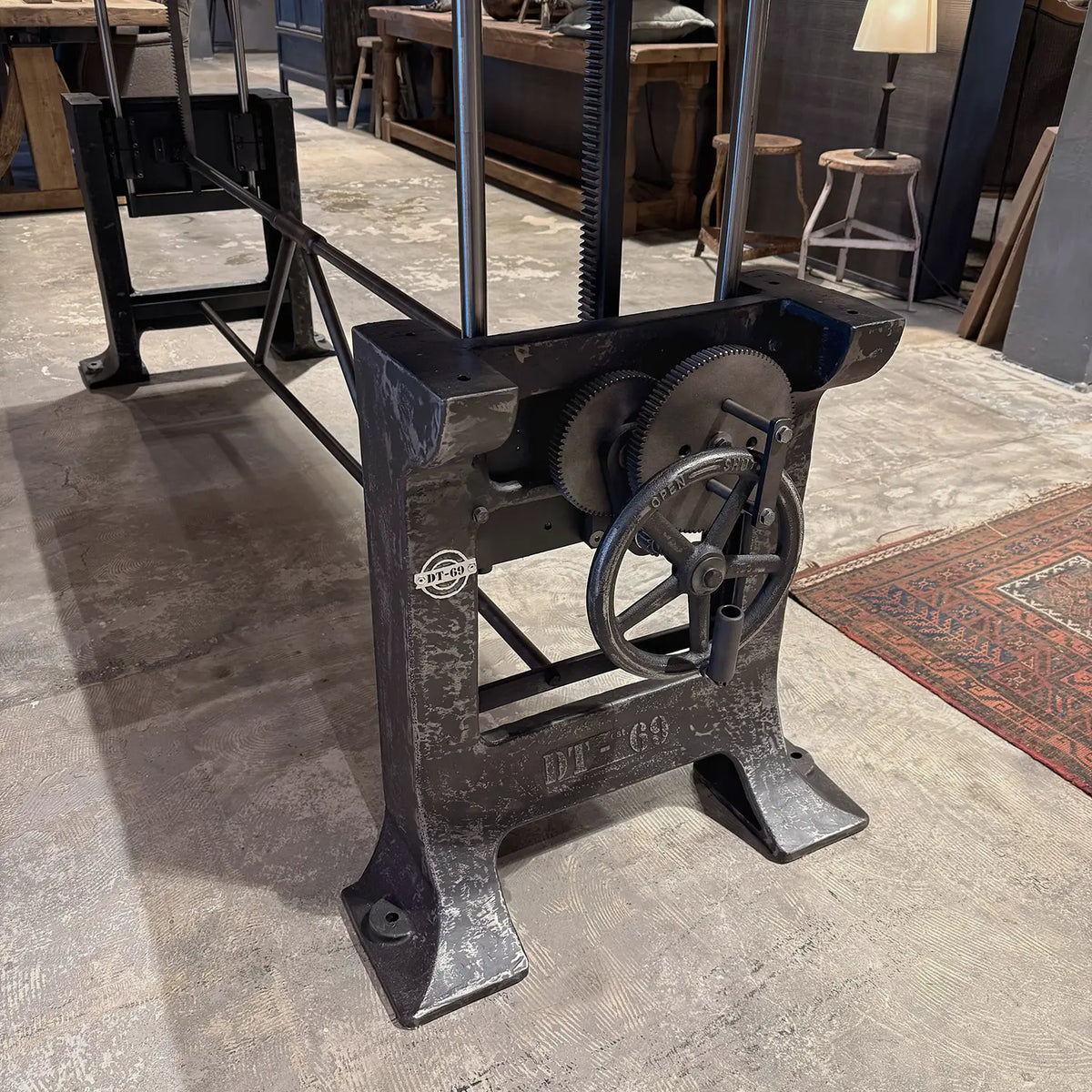 Industrie design Tisch höhenverstellbar – Auf Lager – H007