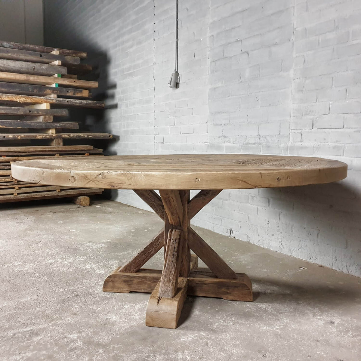 Runder Klostertisch aus Altholz Eiche – Typ Basel – H031