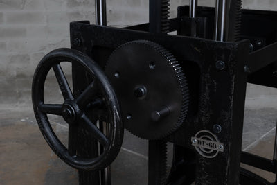 Mechanisme in hoogte verstelbaar onderstel