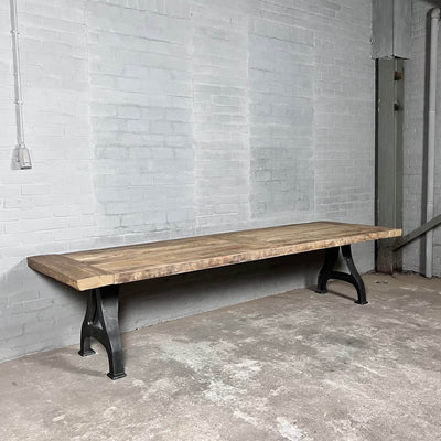 Langer Eiche Esstisch Industriedesign – Gusseisen Tischbeine – IND747