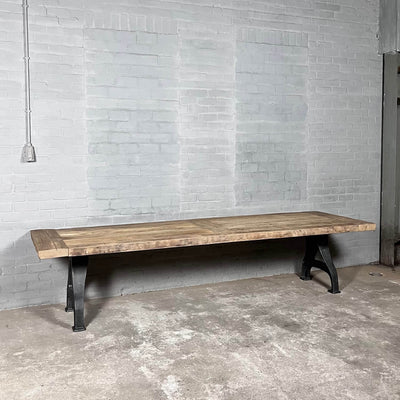 Langer Eiche Esstisch Industriedesign – Gusseisen Tischbeine – IND747