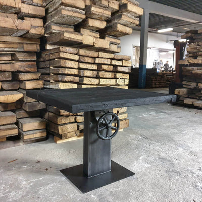 Industrie Design Bistrotisch höhenverstellbar – Verkohlte Altholz Eiche Tischplatte – IND782
