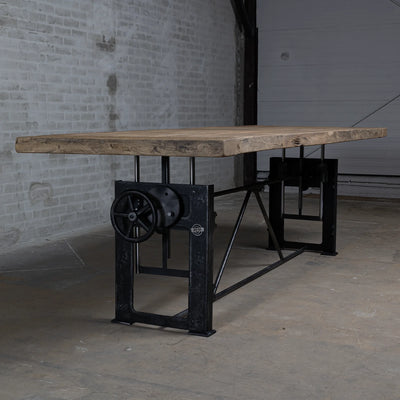 Industriële eettafel van eikenhout in hoogte verstelbaar naar bartafel of bureau