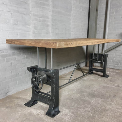 Esstisch industriell – Tischplatte aus alter Eiche – höhenverstellbar – LIM26