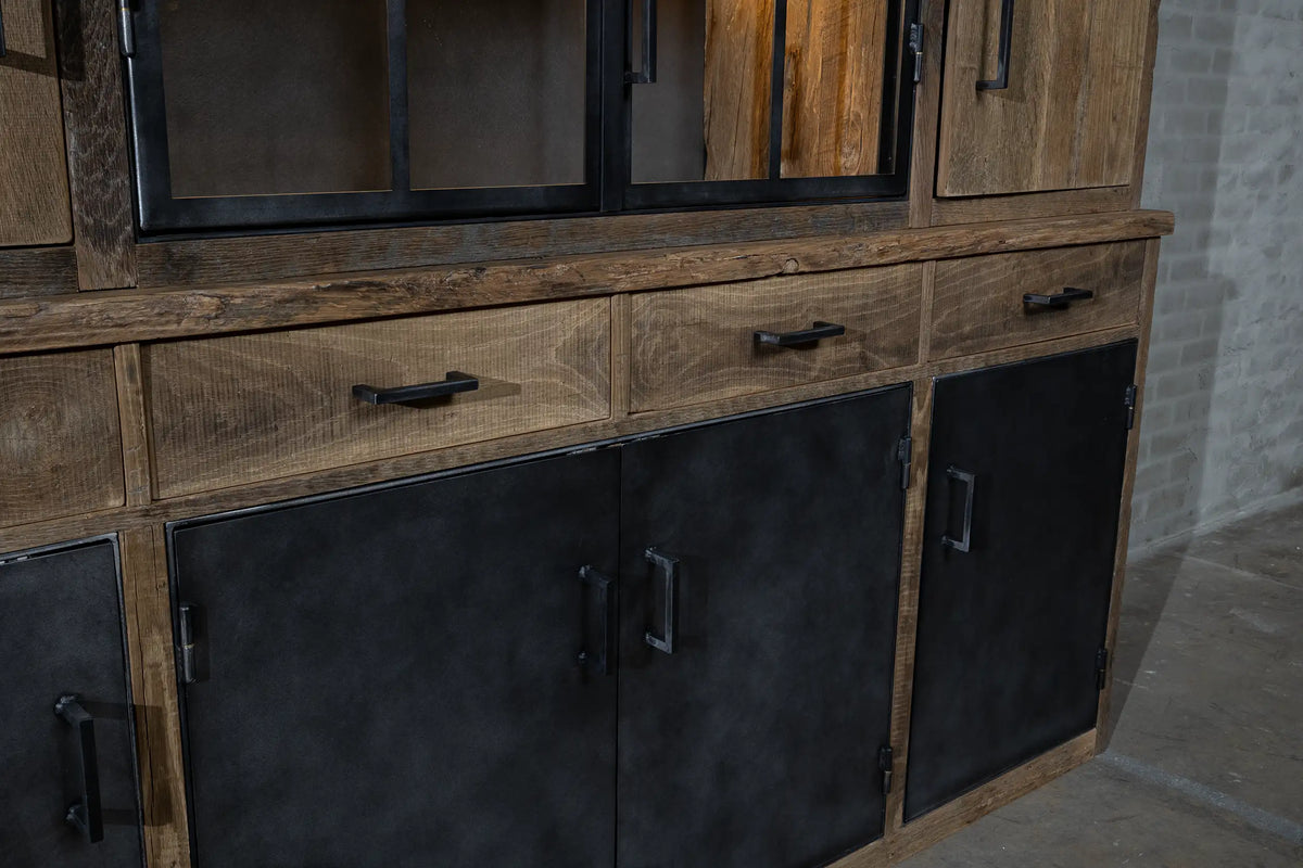Eiche Buffetschrank im Landhausstil mit Türen und Glasvitrine – K004