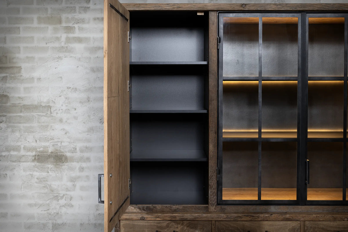 Eiche Buffetschrank im Landhausstil mit Türen und Glasvitrine – K004