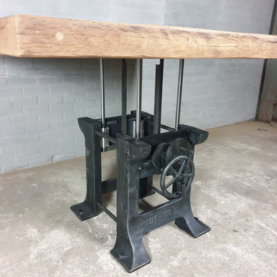 Quadratischer Esstisch mit Eichenplatte und Metallbeinen – höhenverstellbar – LIM27
