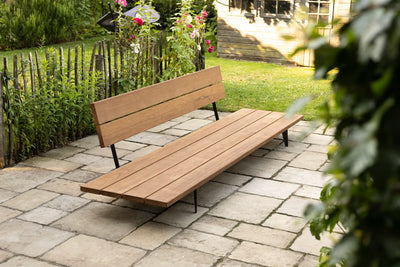 Moderne Gartenbank aus Holz mit Eisenuntergestell – TB01