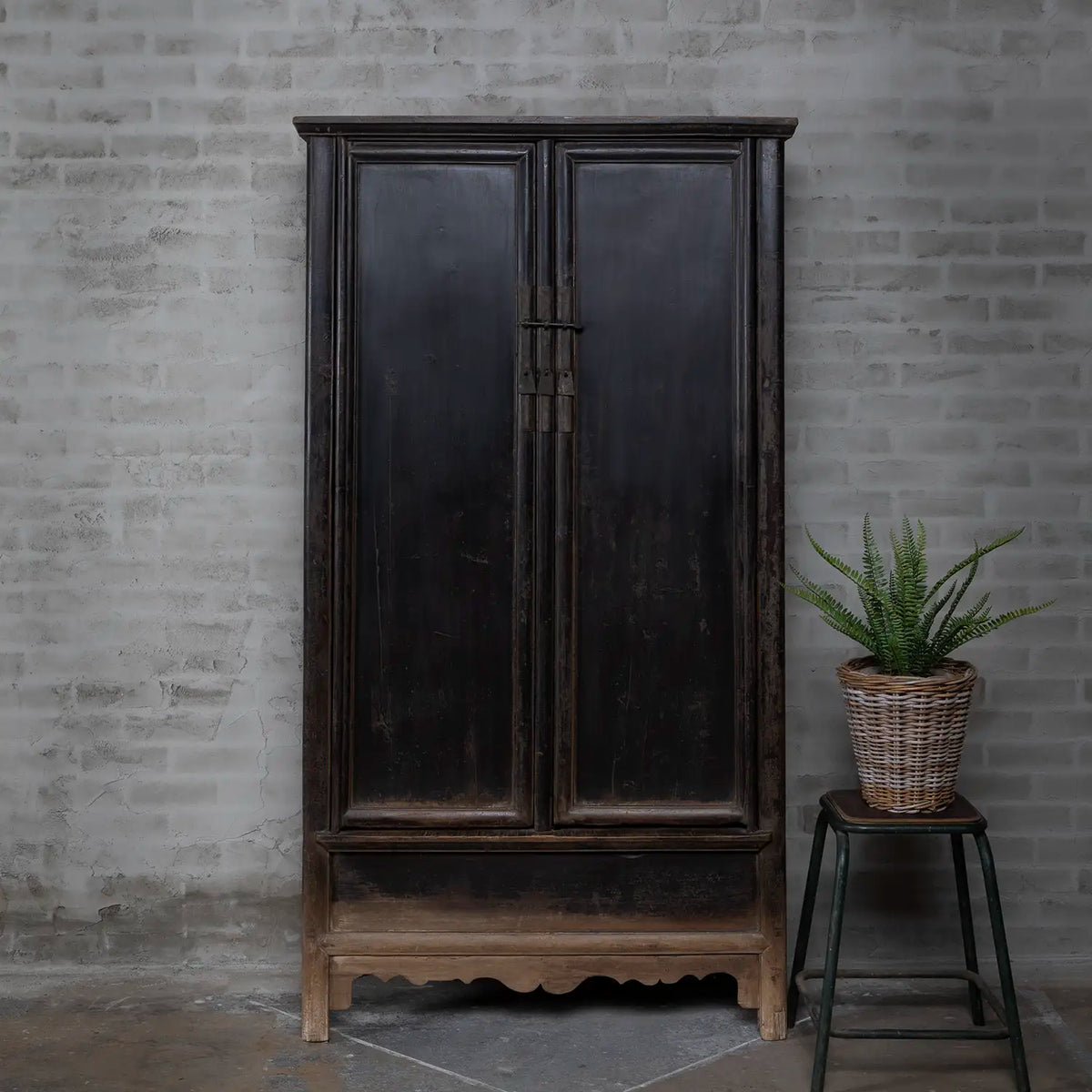 Oud chinese kast zwarte patina