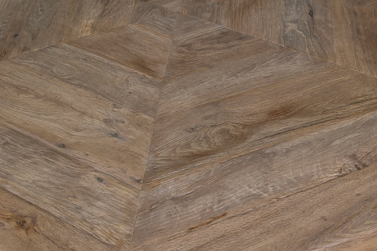 Bovenaanzicht rond eiken tafelblad van de DT24 in hoogte verstelbare eettafel