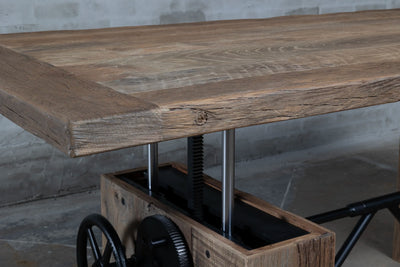 In hoogte verstelbare salontafel met wieltjes closeup