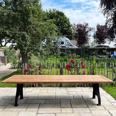 Industrie Design Gartentisch mit Tischbeine aus Gusseisen und Tischplatte aus Teakholz – T12