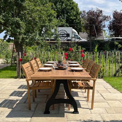 Industrie Design Gartentisch mit Tischbeine aus Gusseisen und Tischplatte aus Teakholz – T12