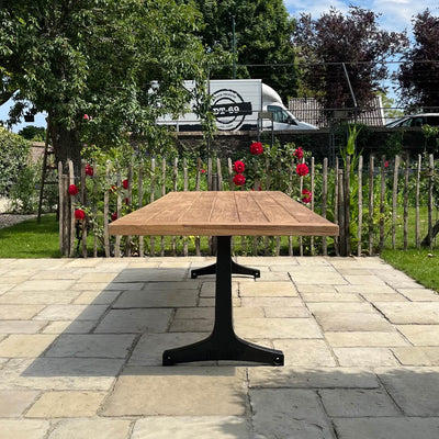 Teakholz Gartentisch – Tischbeine aus Gusseisen – Industrie design – T13