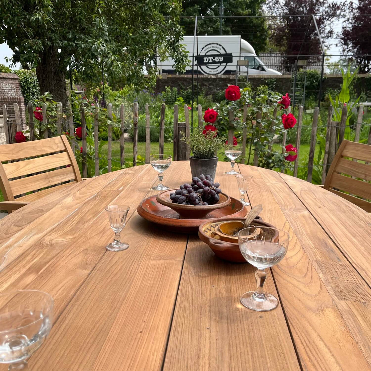 Industrie design ovaler Gartentisch aus Teakholz mit Tischbeinen aus Eisen – T14