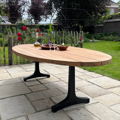 Industrie design ovaler Gartentisch aus Teakholz mit Tischbeinen aus Eisen – T14