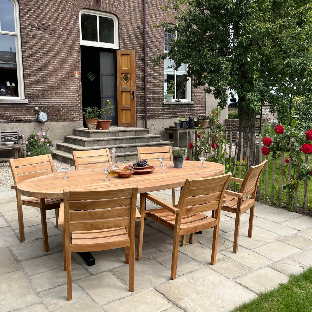 Industrie design ovaler Gartentisch aus Teakholz mit Tischbeinen aus Eisen – T14