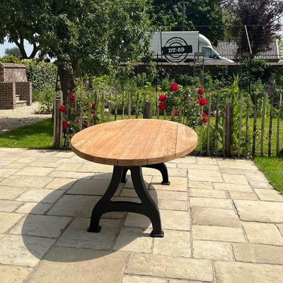 Ovaler Gartentisch aus Teakholz mit Gusseisernen Tischbeinen – T15