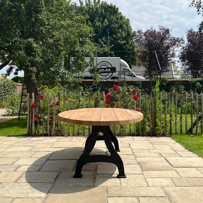 Ovaler Gartentisch aus Teakholz mit Gusseisernen Tischbeinen – T15