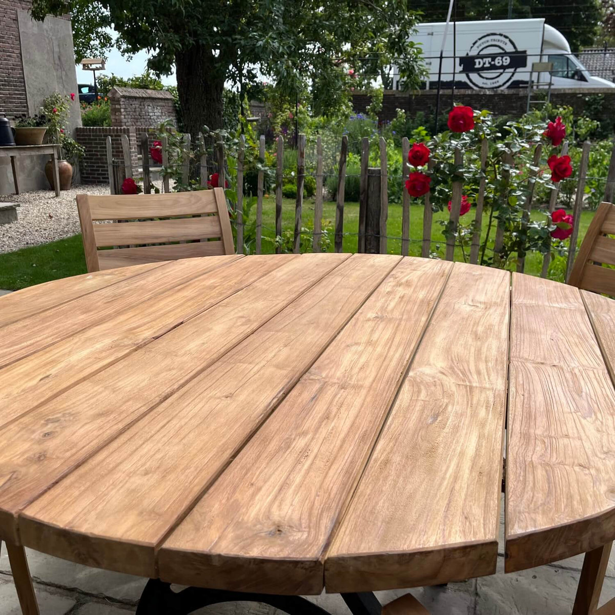 Industrie design runder Gartentisch aus Teakholz mit Eisen Tischbeinen – T17
