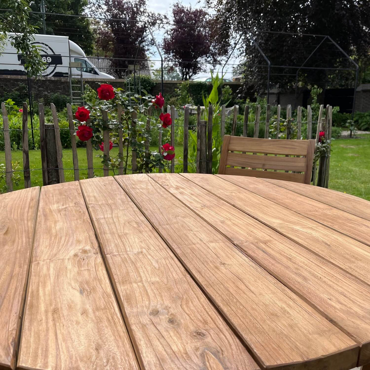 Industrie design runder Gartentisch aus Teakholz mit Eisen Tischbeinen – T17