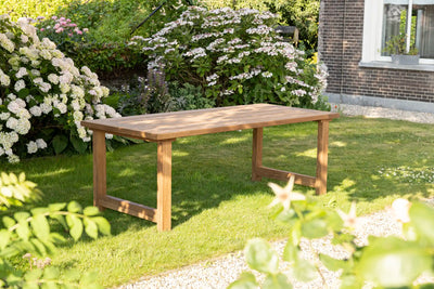 Gartentisch aus Holz – Tischplatte 4cm stark – Klostertisch – T23