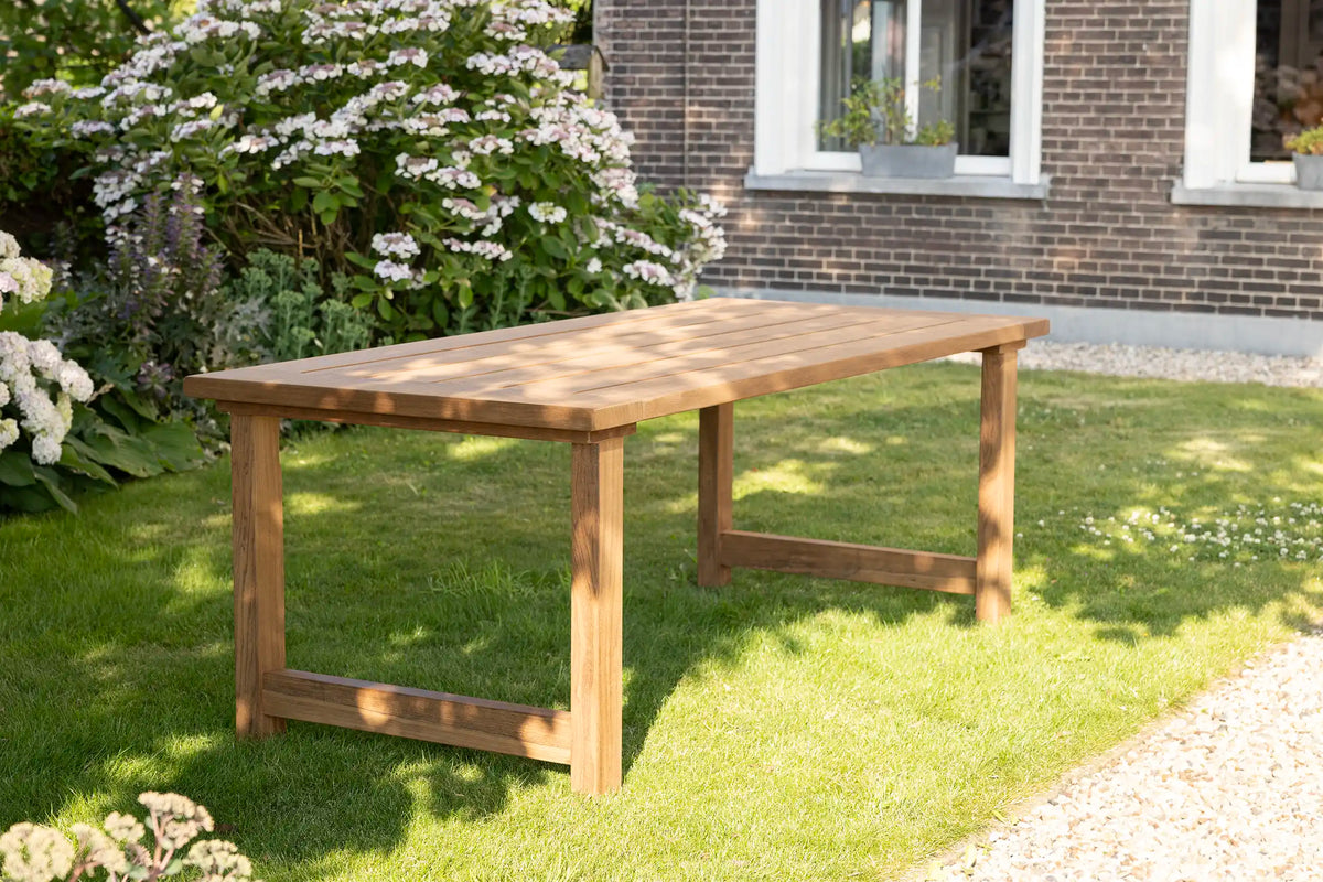 Gartentisch aus Holz – Tischplatte 4cm stark – Klostertisch – T23