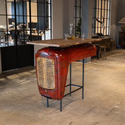 Bartisch industrial style aus einer alten Traktorhaube – Massey Ferguson