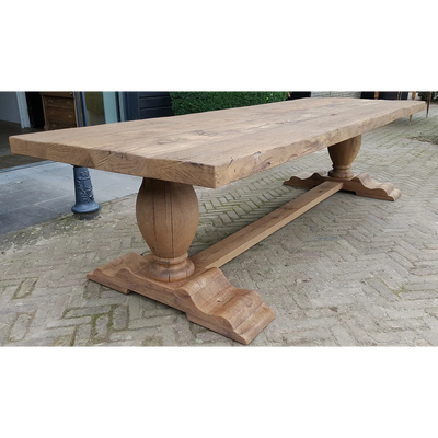 Landelijke eettafel van massief eikenhout