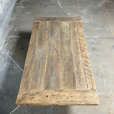Couchtisch im Landhausstil Grindelwald – robuste alte Eiche – Z006-S