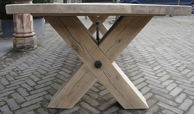 Esstisch Industriedesign – Eichenholz – Gekreuzten beine – G001
