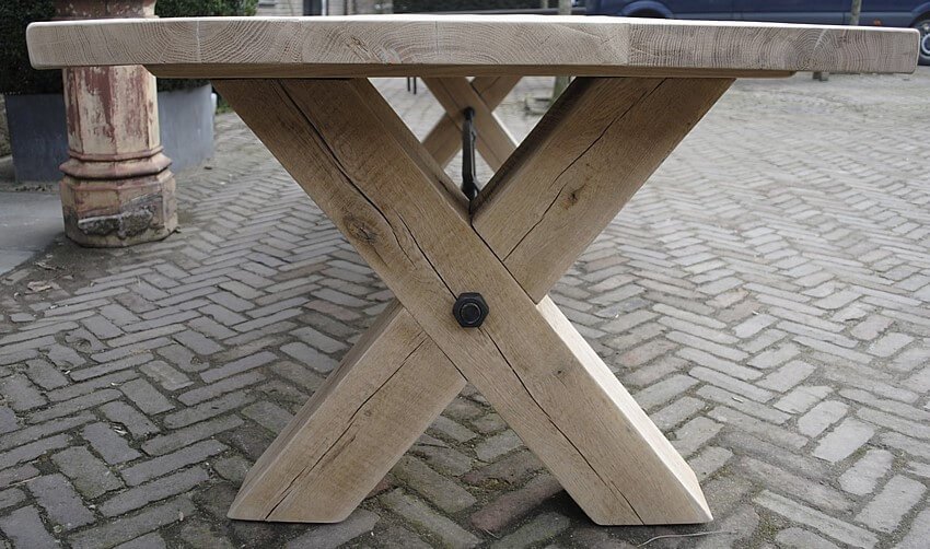 Esstisch Industriedesign – Eichenholz – Gekreuzten beine – G001