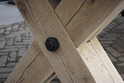Esstisch Industriedesign – Eichenholz – Gekreuzten beine – G001