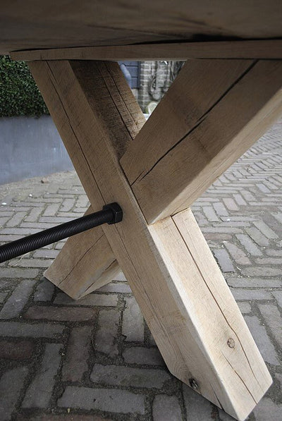 Esstisch Industriedesign – Eichenholz – Gekreuzten beine – G001
