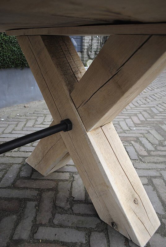 Esstisch Industriedesign – Eichenholz – Gekreuzten beine – G001