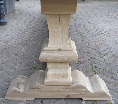 Esstisch nach Klosterstil – Tischplatte aus Eiche – G004