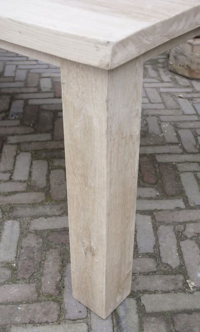 Esstisch aus Eichenholz mit Blockbeinen – G006