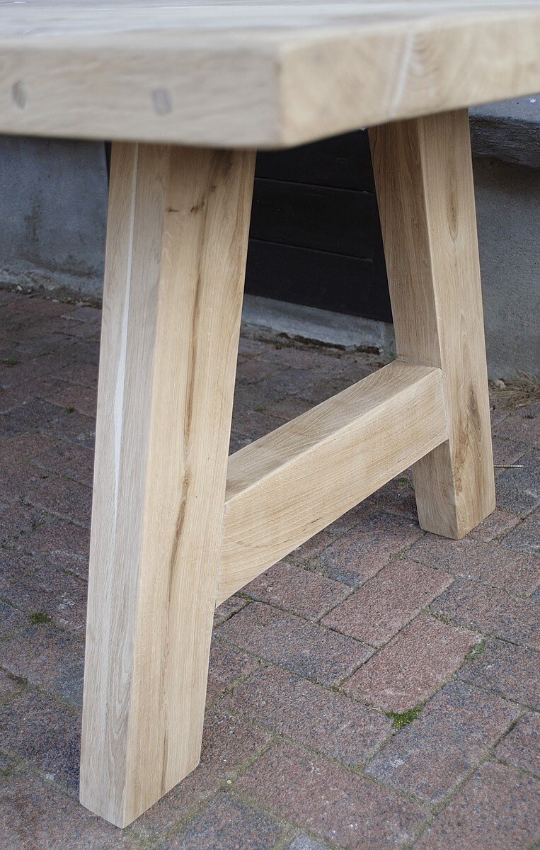 Esstisch in Skandinavischer design aus rustikaler Eiche – G019