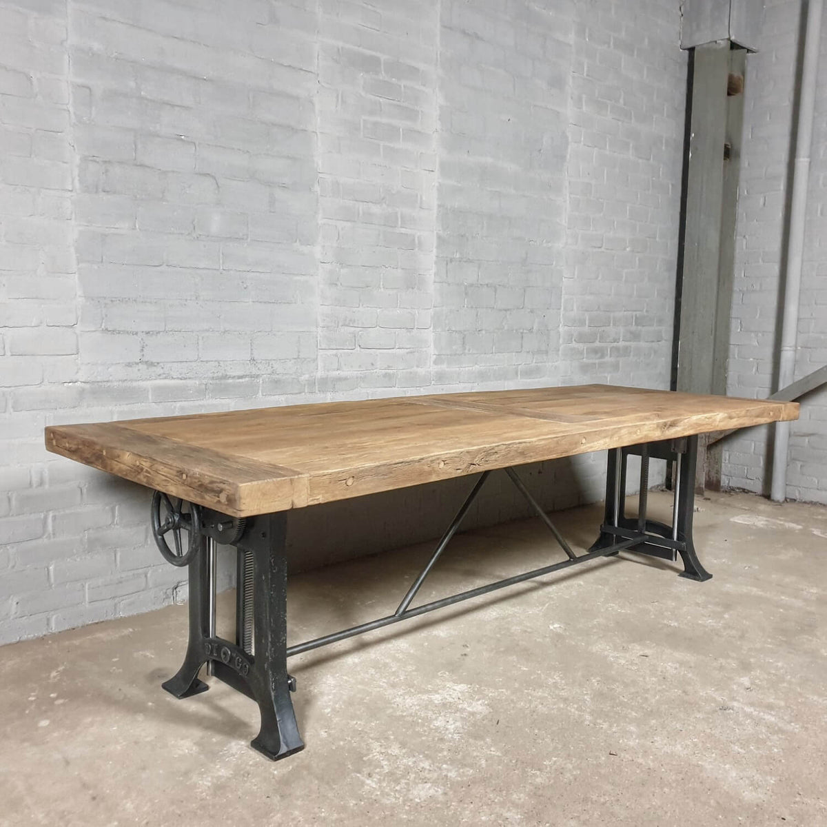 Höhenverstellbare Industrie Design Tisch – Alter Eiche – IND736