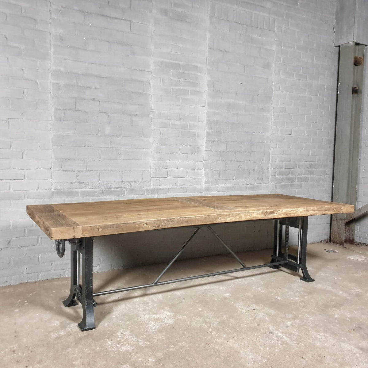 Höhenverstellbare Industrie Design Tisch – Alter Eiche – IND736