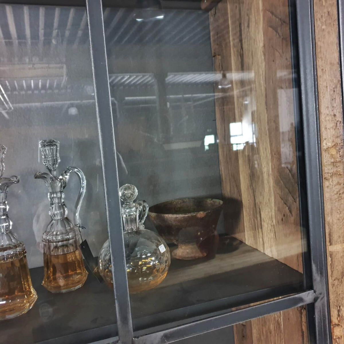 Großer industriedesign schrank aus Eiche mit Stahlschiebetüren – D003