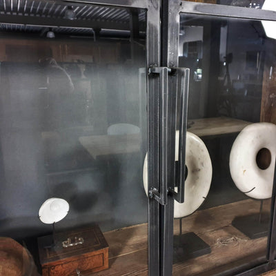 Großer industriedesign schrank aus Eiche mit Stahlschiebetüren – D003